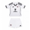Fulham Hemmaställ Barn 2025-26 Korta ärmar (+ Korta byxor) Fulham Hemmaställ Barn 2025-26 Korta ärmar (+ Korta byxor)